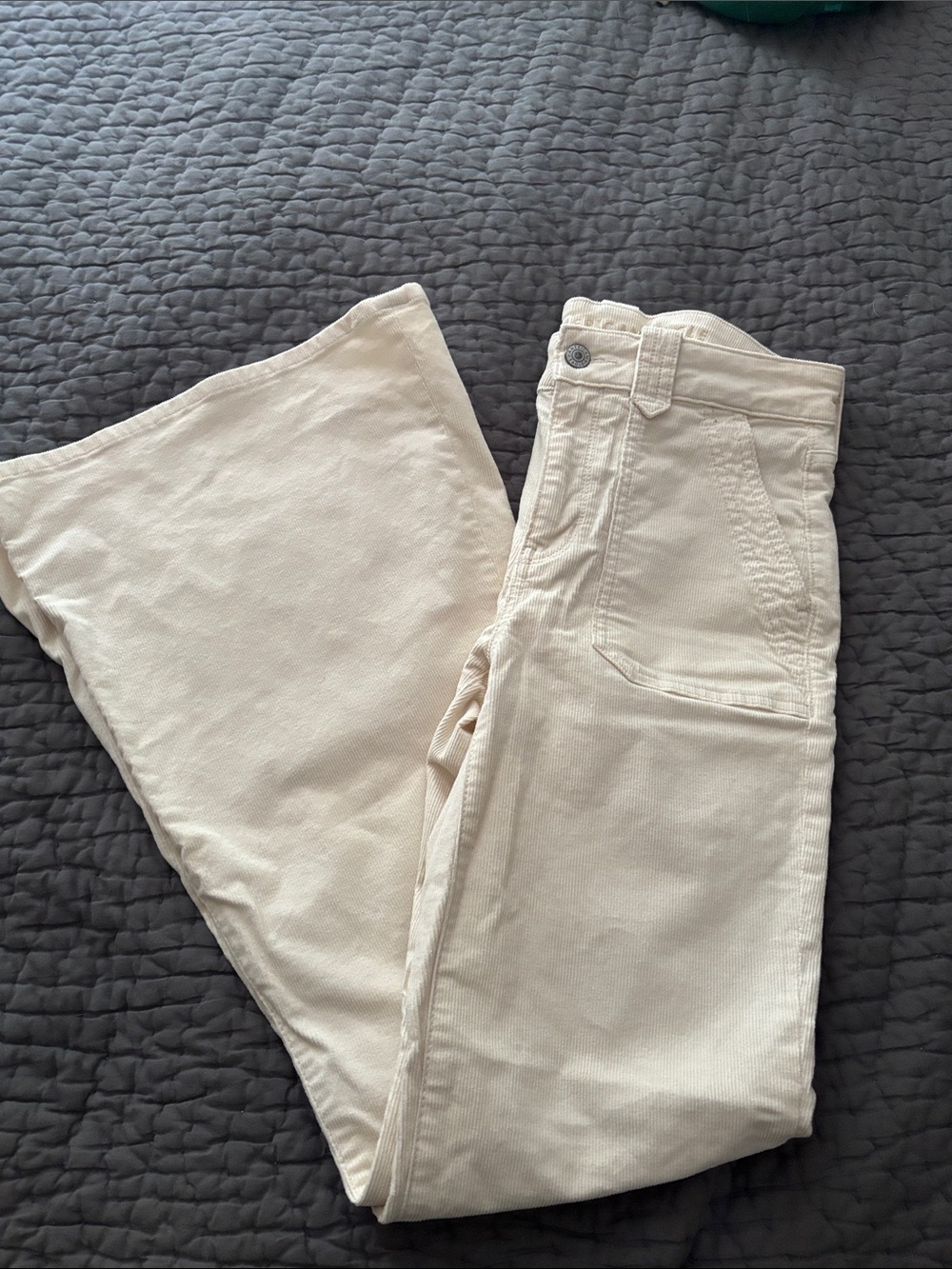 American Eagle Women's Cream Flare corduroy